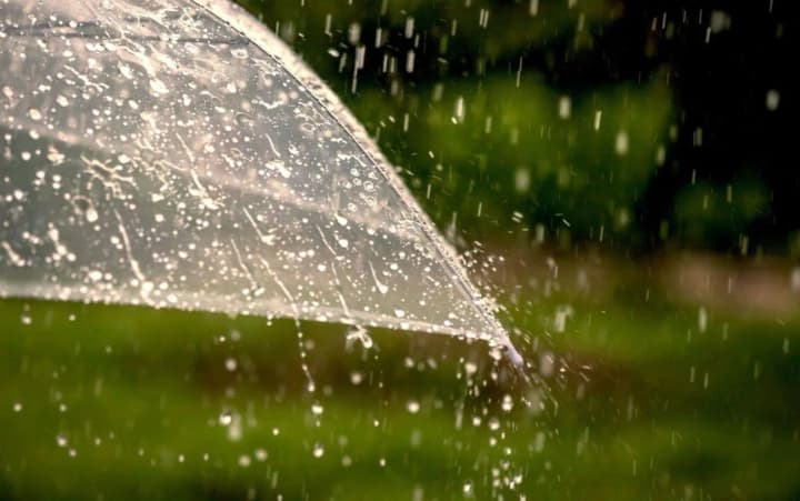 mumbai-is-suffering-from-monsoon-rains-a-red-alert-in-the-indian-city