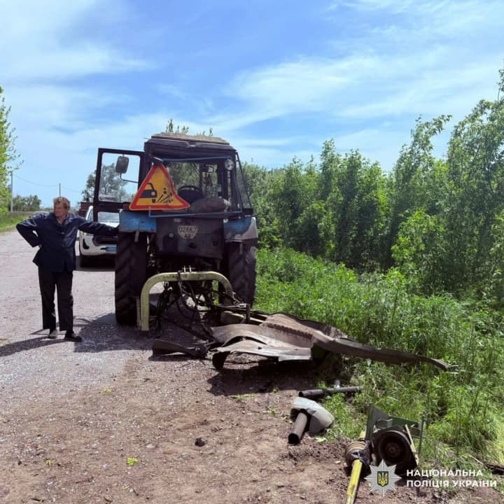in-kharkiv-region-a-tractor-driver-was-blown-up-by-an-explosive-while-mowing-grass