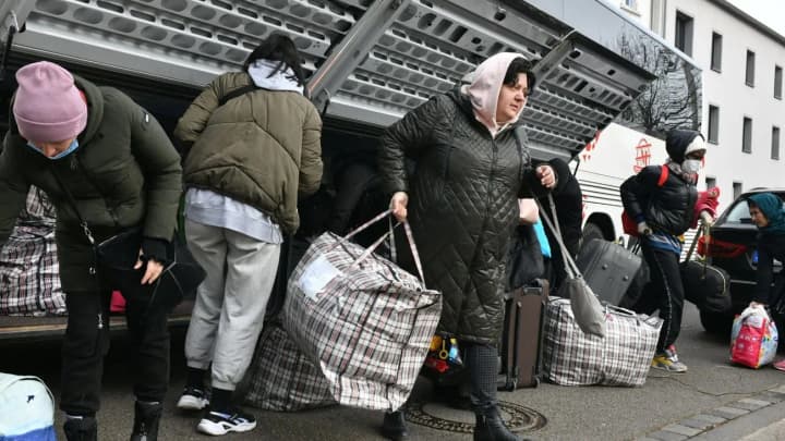 kolichestvo-bezhentsev-v-germanii-dostiglo-rekordno-visokogo-urovnya-tret-ukraintsi