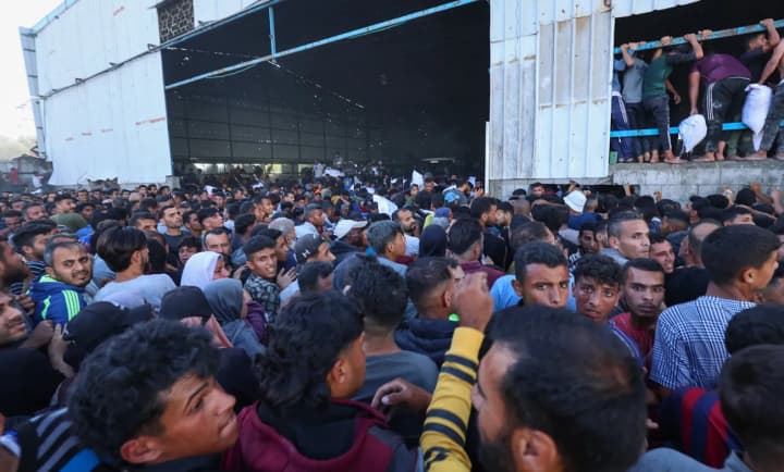 hungry-people-stormed-a-un-warehouse-in-gaza-there-are-dead-bbc