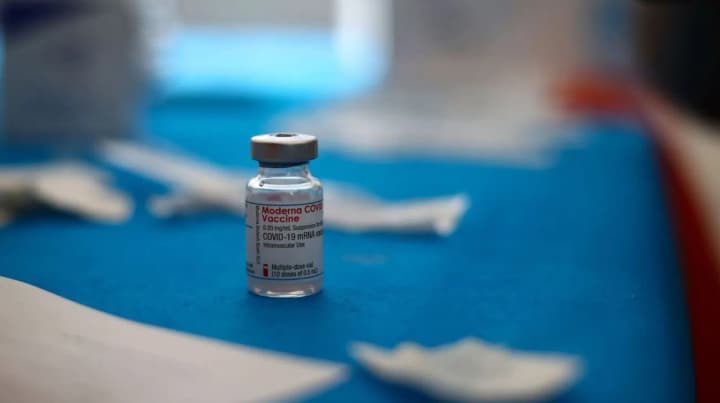 tramp-vymahaie-vid-farmkompanii-poiasnen-shchodo-efektyvnosti-vaktsyn-vid-covid