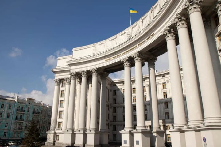 ukraina-dosi-chekaie-vid-rosiian-memorandum-pro-prypynennia-vohniu-a-natomist-otrymuie-rakety-rechnyk-mzs