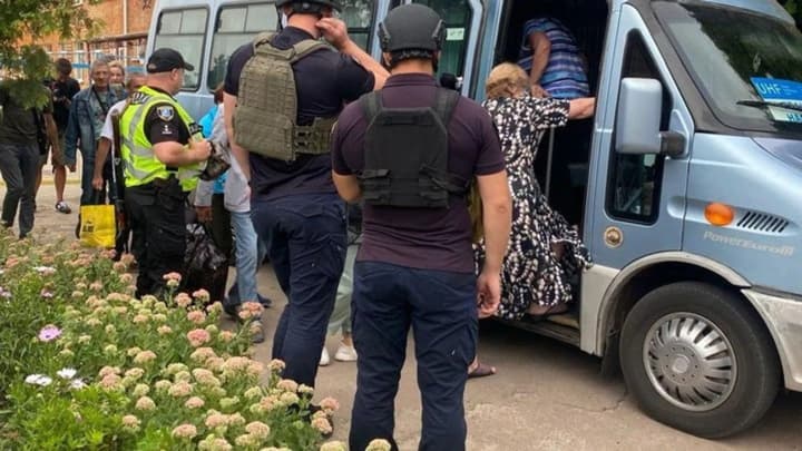 na-sumshchyni-oholosyly-oboviazkovu-evakuatsiiu-shche-v-11-naselenykh-punktakh