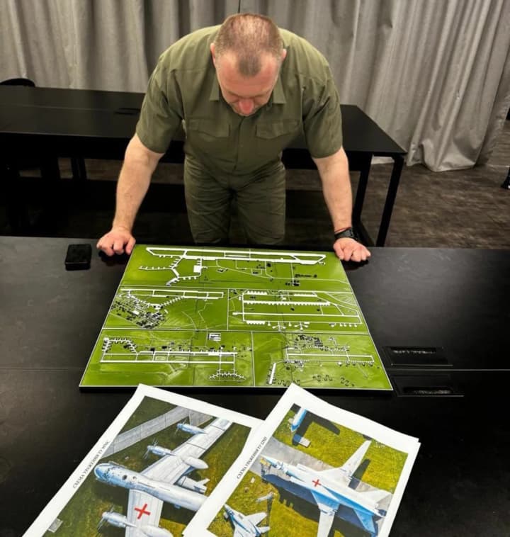 chekaiemo-na-novu-superbavovnu-holova-sbu-maliuk-pokazav-kadry-pidhotovky-do-operatsii-pavutyna