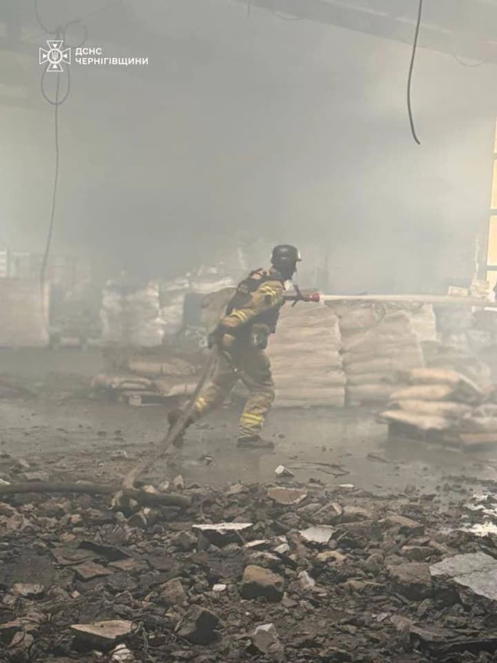 in-the-chernihiv-region-russian-troops-attacked-a-company-a-large-scale-fire-broke-out