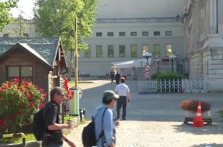 peregovori-ukraini-i-rossii-v-stambule-yeshche-ne-nachalis-rossmi