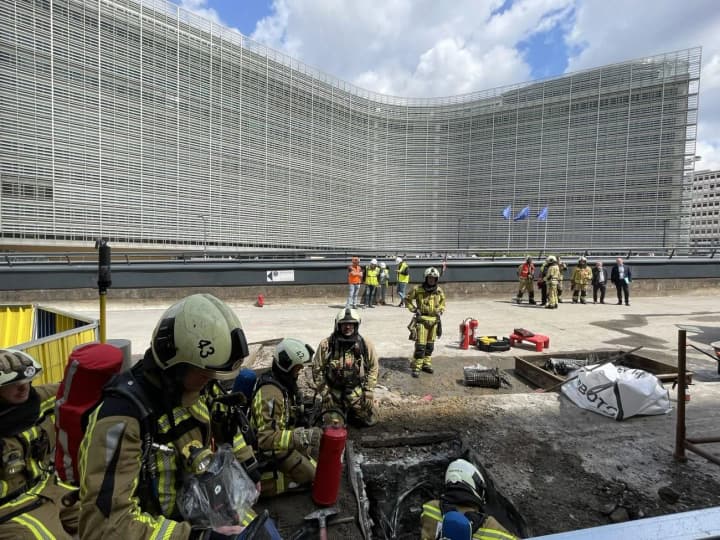 v-bryussele-proizoshel-nebolshoi-pozhar-vozle-zdaniya-gde-prokhodyat-sammiti-yes