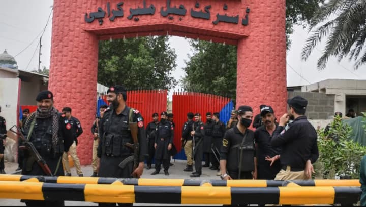 z-viaznytsi-u-pakystani-vtekly-ponad-200-viazniv-naliakani-zemletrusom