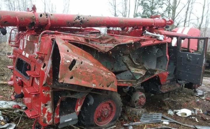 ataka-okkupantov-na-poselok-v-zaporozhskoi-oblasti-razrushena-infrastruktura-i-pozharnoe-avto