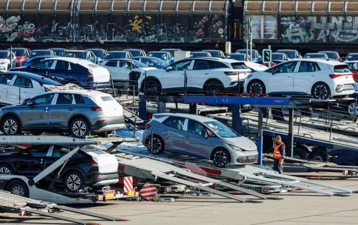 volkswagen-zaiavyv-shcho-20-000-pratsivnykiv-vzhe-pohodyly-dostrokove-zvilnennia-bloomberg