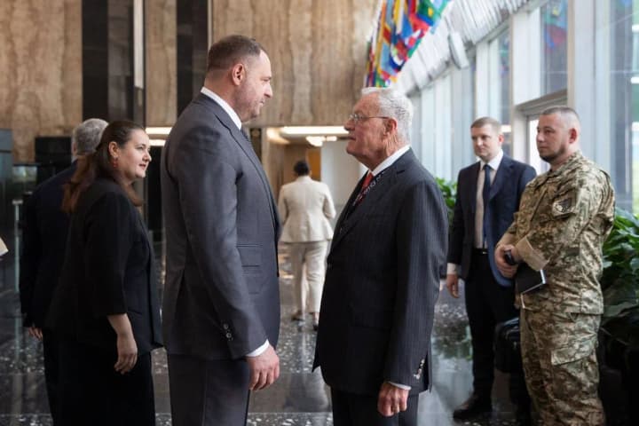 rezultaty-zustrichei-u-stambuli-sanktsii-ta-obmin-polonenymy-yermak-u-vashynhtoni-zustrivsia-z-kellohom