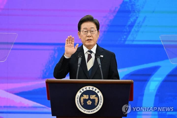 li-chzhe-myon-prinyal-prisyagu-v-kachestve-novogo-prezidenta-yuzhnoi-korei