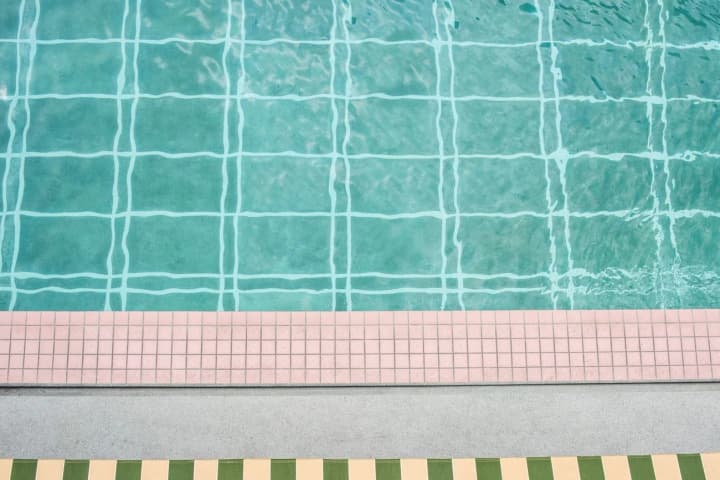 biuti-infliuenserku-znaishly-mertvoiu-v-baseini-u-meksytsi-politsiia-rozpochala-rozsliduvannia