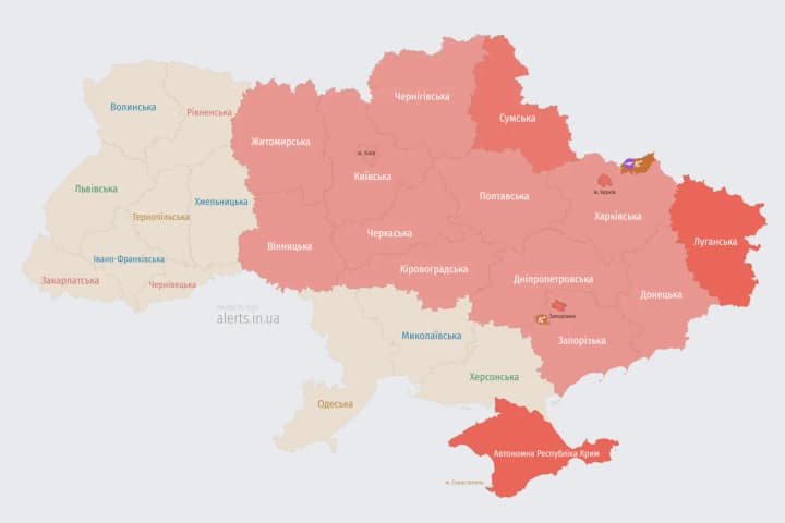 povitriana-tryvoha-poshyrylasia-ukrainoiu-na-tli-raketnoi-zahrozy-u-poltavi-bulo-chuty-vybukh