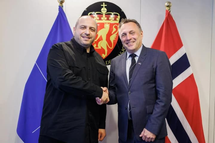 norvegiya-videlit-ukraine-7-mlrd-dollarov-v-2025-godu-na-sovmestnie-proekti-umerov-ozvuchil-detali