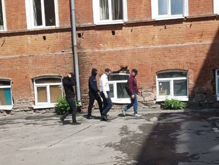 in-russia-security-forces-came-with-a-search-to-the-pro-government-editorial-office-uraru-due-to-bribery