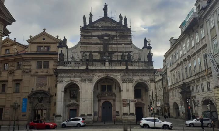 koroleva-niderlandov-peredala-prage-kolokol-svobodi-otlitii-iz-rossiiskikh-snaryadov--3