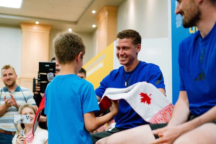 the-ukrainian-national-team-visited-the-diaspora-in-canada-and-opened-an-exhibition-about-football