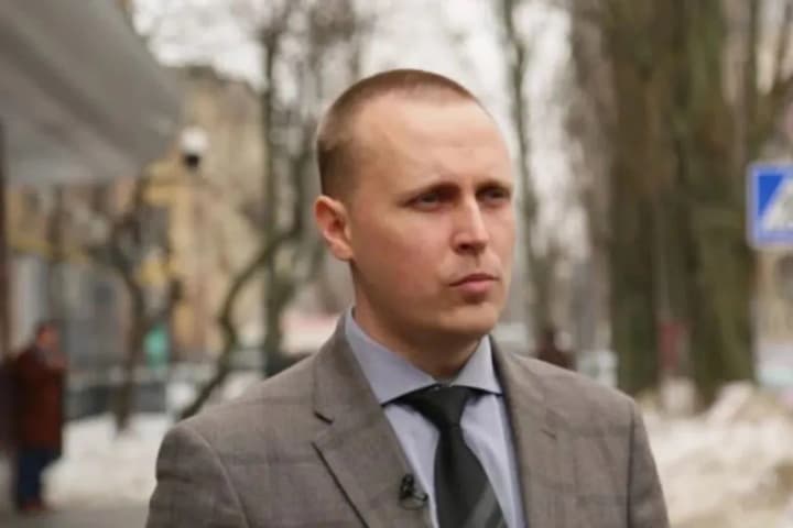 kerivnyk-pidrozdilu-detektyviv-nabu-ta-kandydat-na-dyrektora-beb-skomarov-prykhovav-rosiiske-hromadianstvo-batka-yakyi-maie-biznes-v-lnr