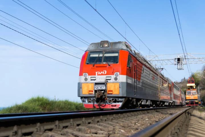 u-bielhorodskii-oblasti-rf-pidirvaly-zaliznychni-shliakhy-teplovoz-ziishov-z-reiok