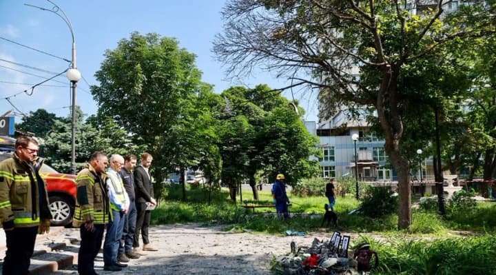 udra-rf-po-kyievu-posly-danii-yaponii-shvetsii-ta-predstavnyk-fire-aid-vidvidaly-mistse-trahedii