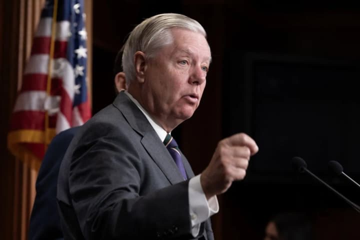 bilyi-dim-tysne-na-senat-shchob-poslabyty-sanktsii-proty-rosii-wsj