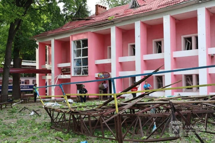 u-kharkivskii-ova-pokazaly-naslidky-udaru-rf-po-dytiachii-zaliznytsi