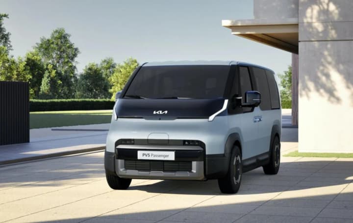 kia-pv5-pervii-v-istorii-spetsializirovannii-elektromobil-dlya-raboti-i-otdikha-pochti-v-dostupe