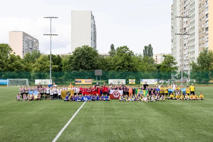 dytynstvo-na-futbolnomu-poli-u-kyievi-vidbuvsia-turnir-favbet-foundation-cup
