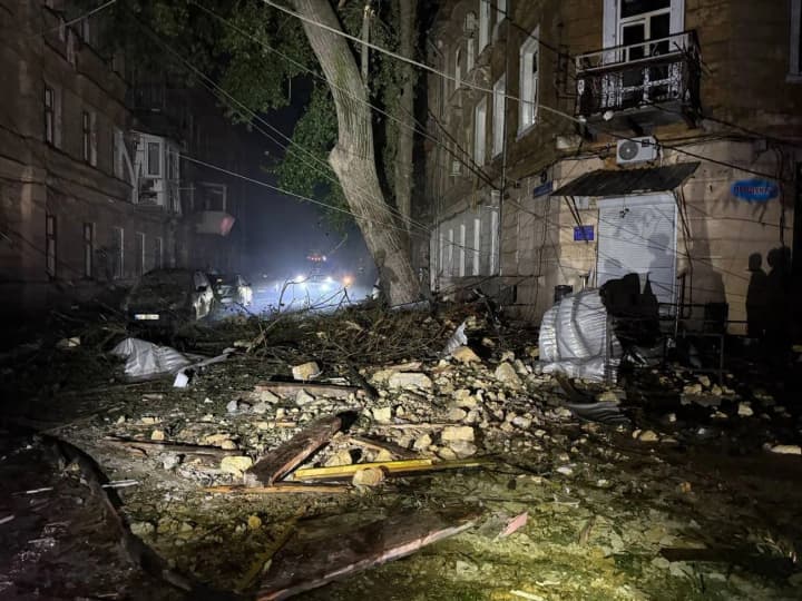 nochnaya-ataka-dronov-na-odessu-yest-pogibshie-i-ranenie-razrusheniya-znachitelnie