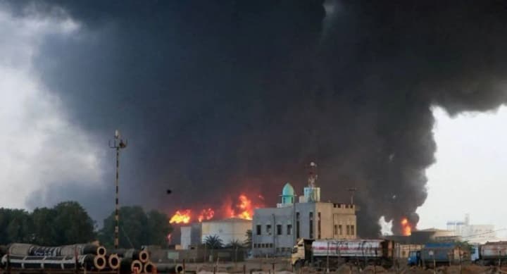 tsakhal-atakoval-port-khodeida-v-yemene-nakanune-izrail-prizval-naselenie-goroda-k-evakuatsii