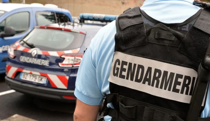 u-frantsii-shkoliar-vytiahnuv-nizh-i-napav-na-zhinku-pedahoha-spivrobitnytsia-serednoi-shkoly-pomerla-vid-otrymanykh-travm