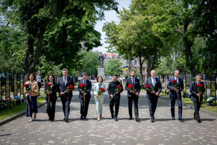 participants-of-the-ukraine-southeast-europe-summit-in-odesa-honored-the-memory-of-fallen-soldiers