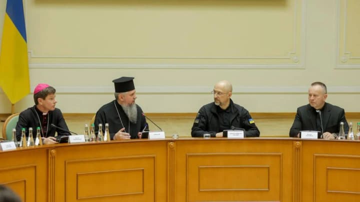 broniuvannia-sviashchennosluzhyteliv-v-uriadi-zaiavyly-pro-suttievi-zrushennia-u-tsomu-napriamku