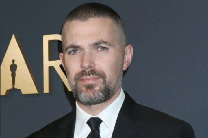 rezhyser-nosferatu-znime-rizdvianu-pisniu-charlza-dikkensa-dlia-warner-bros