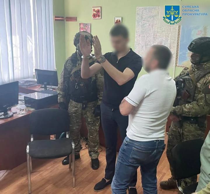 orhanizuvav-prodazh-neisnuiuchykh-bitkoiniv-na-dollar160-tys-na-sumshchyni-vykryly-kibershakhraia