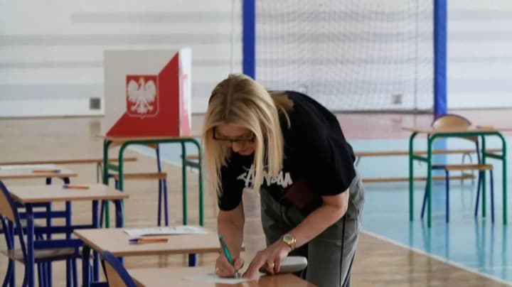 u-polshchi-pererakhuiut-biuleteni-na-vyborakh-prezydenta-2025-roku