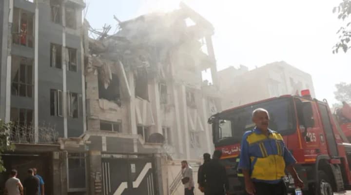 novaya-volna-udarov-po-iranu-vzrivi-v-tebrize-i-shiraze-smi