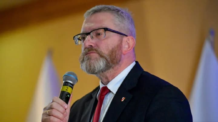 polskyi-seim-zaboronyv-skandalnomu-antyukrainskomu-yevrodeputatu-vkhid-do-parlamentu