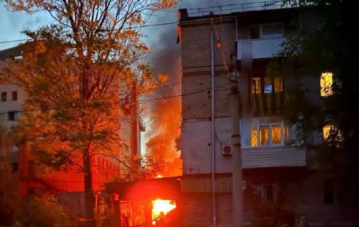 at-night-the-enemy-attacked-zaporizhzhia-fires-broke-out-the-threat-continues