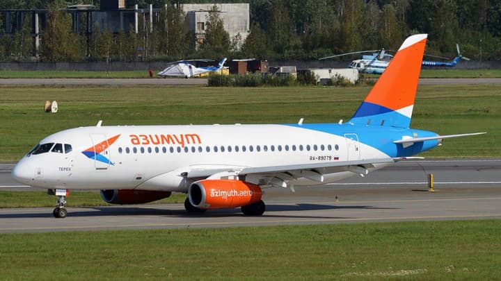 u-litaka-rosiiskoi-aviakompanii-vidirvalo-kapot-dvyhuna-pid-chas-zletu-z-moskvy