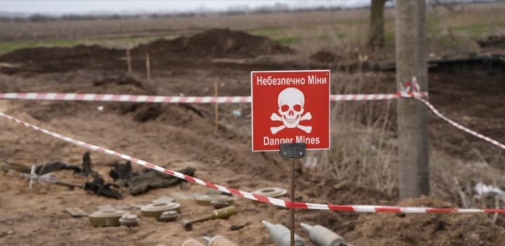 na-kharkivshchyni-avtomobil-pirotekhnikiv-dsns-pidirvavsia-na-vybukhovomu-prystroi