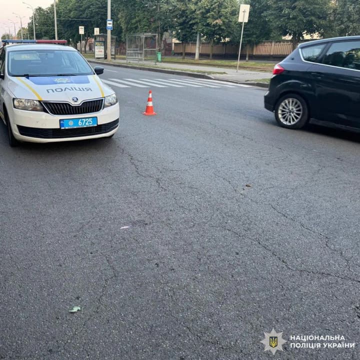 v-kharkove-voditel-ford-sbila-dvukh-76-letnikh-zhenshchin-na-perekhode-odna-pogibla