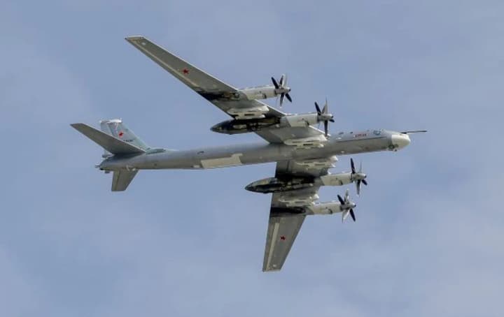 russia-raised-two-tu-95ms-into-the-sky-from-olenya-air-force-of-the-armed-forces-of-ukraine