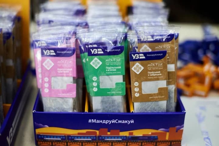 ukrzaliznitsya-povishaet-tseni-na-chai-kofe-gazirovannuyu-i-negazirovannuyu-vodu-v-poezdakh-dalnego-sledovaniya