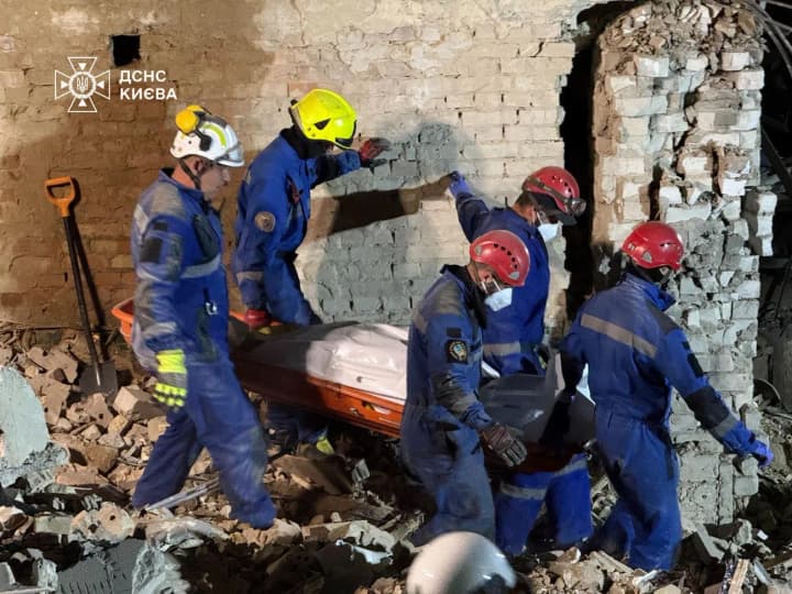 night-attack-on-kyiv-the-bodies-of-three-more-people-were-pulled-from-under-the-rubble