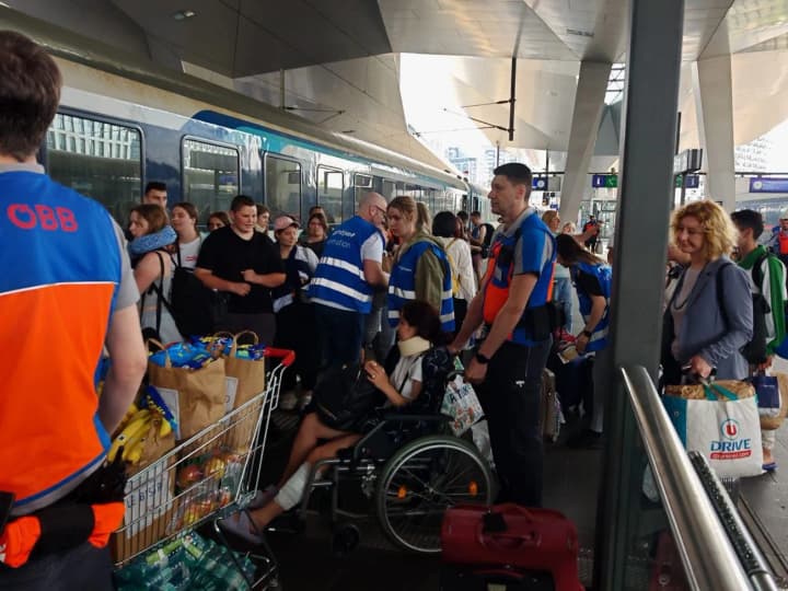 dtp-z-ukraintsiamy-u-frantsii-v-ukrainu-povernulasia-persha-hrupa-pidlitkiv-9-liudei-shche-v-likarniakh