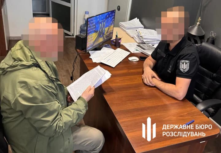 dvoie-ofitseriv-otrymaly-pidozru-za-prykhovuvannia-samohubstva-viiskovoho-simi-bezpidstavno-vyplatyly-15-mln-hrn-dbr