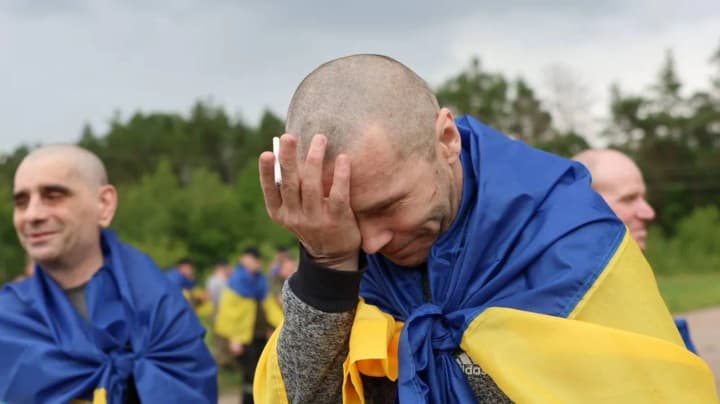 ukrainskie-zashchitniki-vozvrashchayutsya-iz-rossiiskogo-plena-zelenskii-soobshchil-ob-ocherednom-obmene