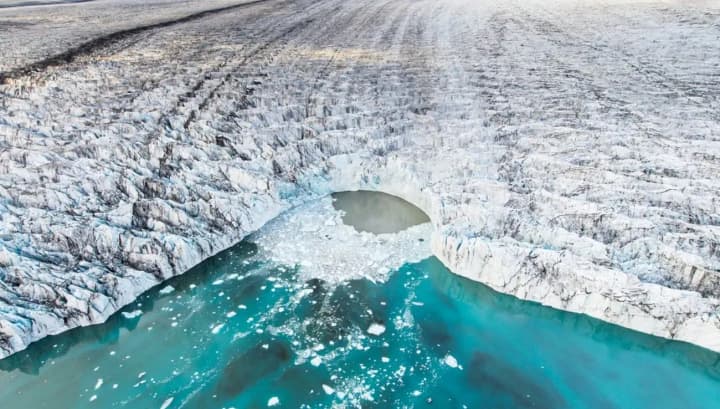 zamerzshaya-planeta-kak-zhizn-vizhivala-v-prudakh-taloi-vodi-vremen-snezhnoi-zemli